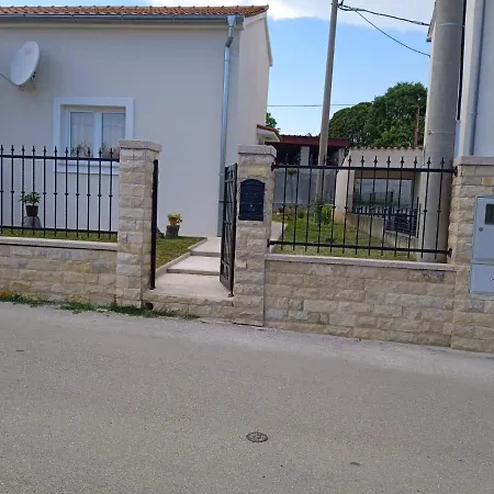 Tina بيت للعطل بولا