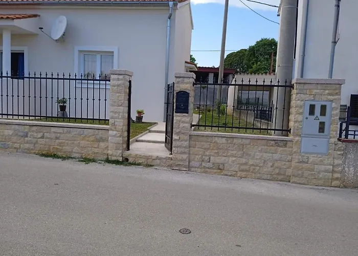 Tina بيت للعطل بولا